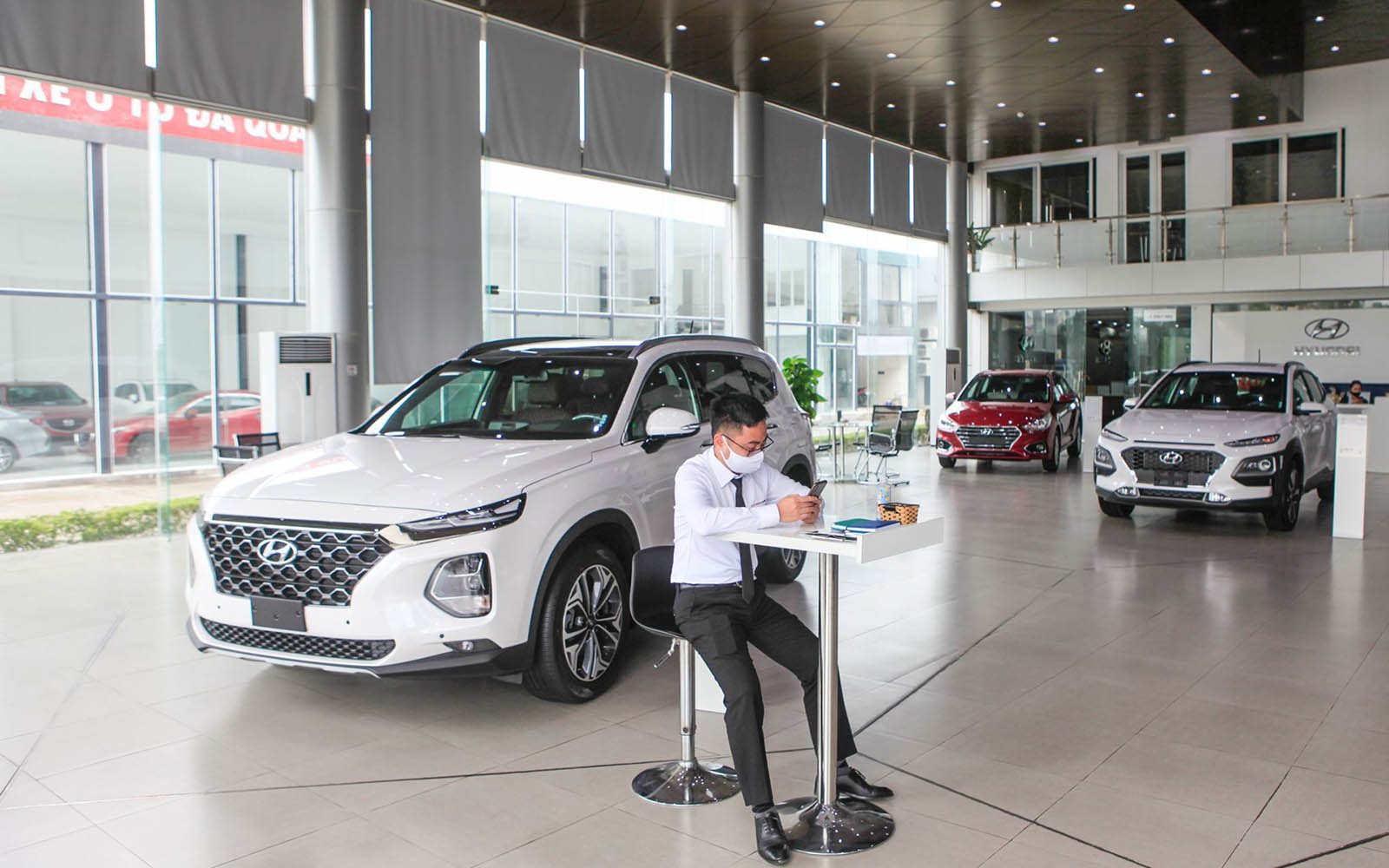 Nhieu Showroom Roi Vao Tinh Trang Bi Lo