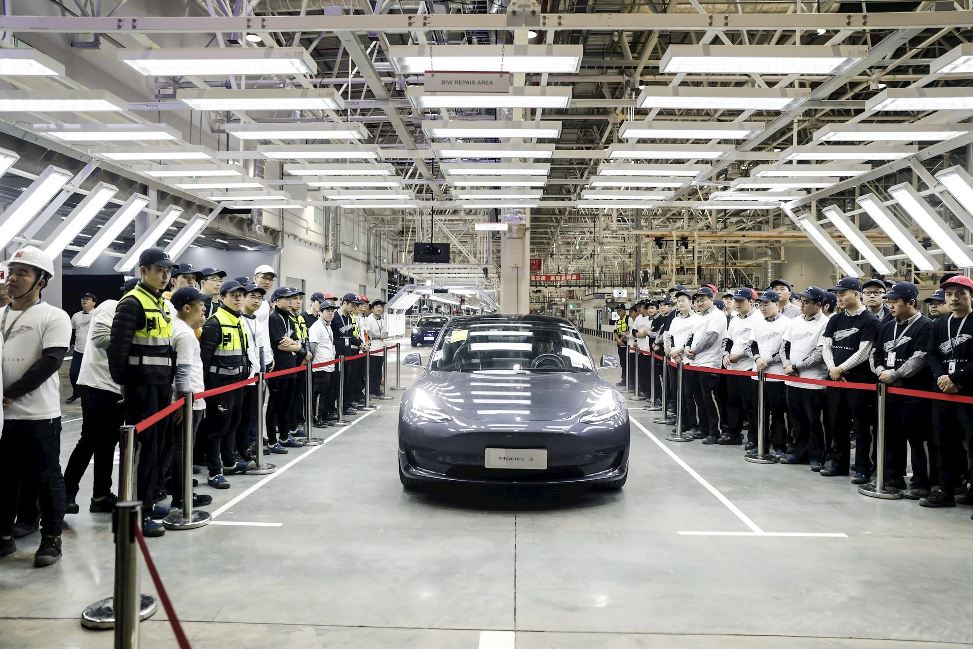 40 GIÂY LẠI LẮP RÁP HOÀN THIỆN MỘT XE ĐIỆN TESLA, CHI PHÍ TỐI ƯU TỪNG CON ỐC?