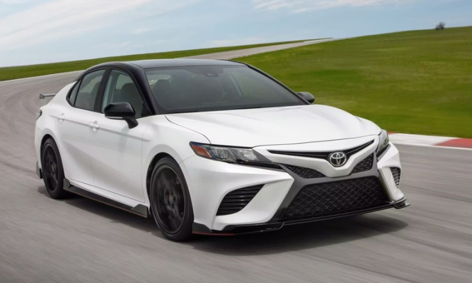 Toyota Camry - xe sedan duy nhất trong số 10 xe bán chạy nhất Mỹ nửa đầu năm. Ảnh: Toyota