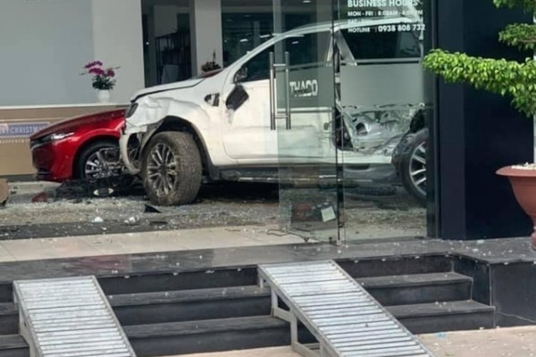 Dap Nham Chan Ga Khi Lai Xe Nam Hay Nu Deu Co The Gap Phai