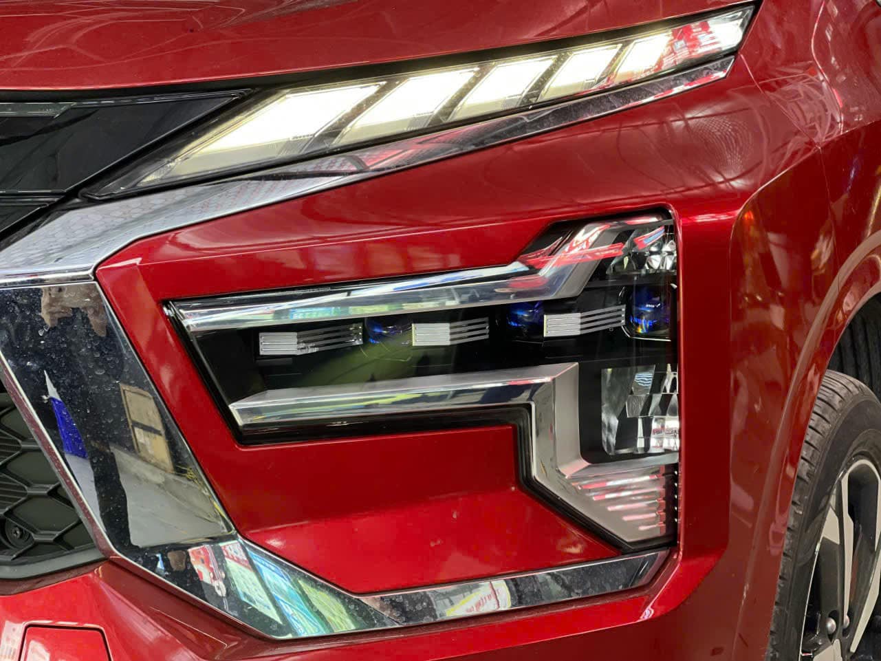 Mitsubishi Xpander độ đèn Bi Laser Mini X-Light F+ Ultra