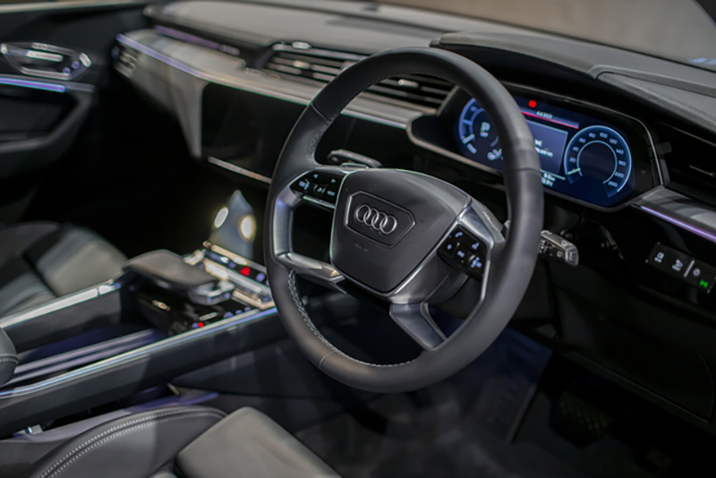Audi Q8 Etron 2
