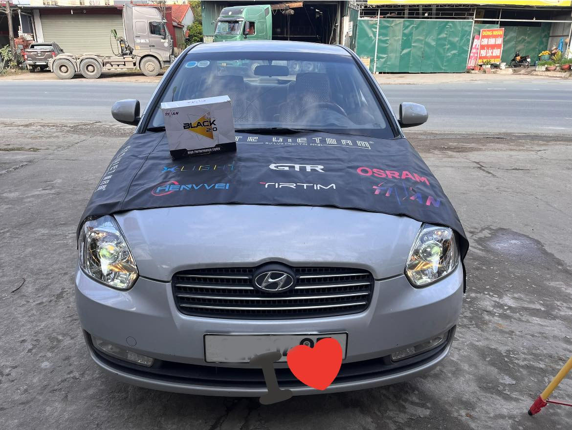 1 Hyundai Verna Titan Black 2 1