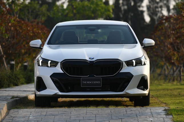 BMW 5 Series 1