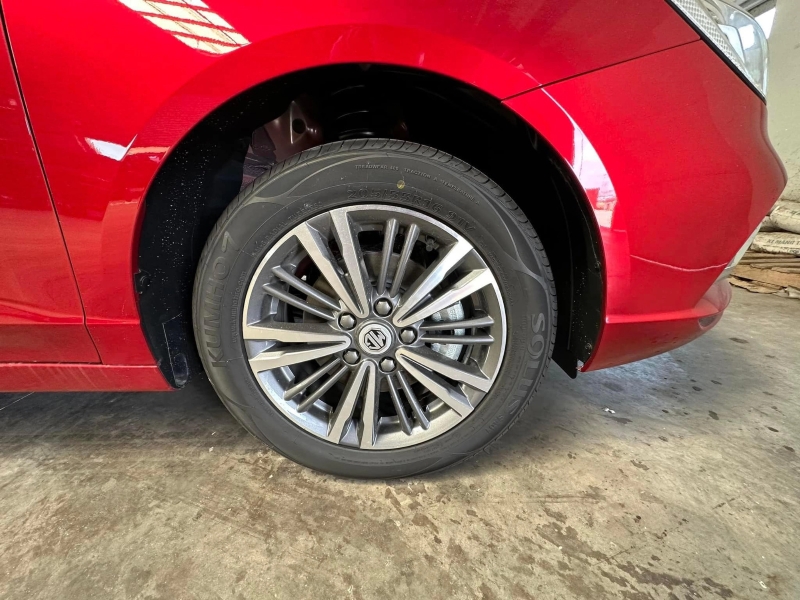 new-mg5-cvt-delux-2.jpg