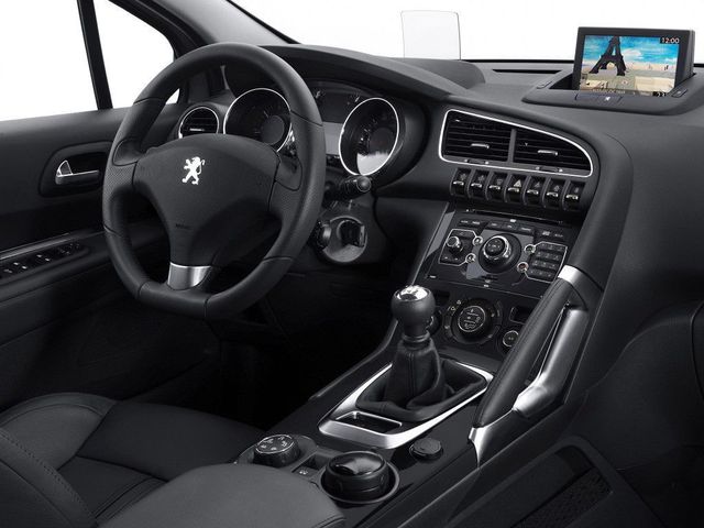 PEUGEOT 3008 5