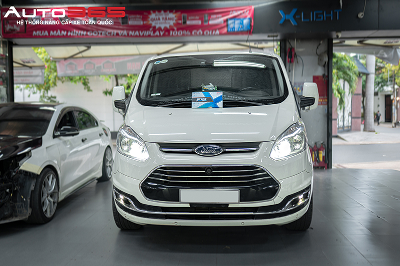Cac Doi Xe Ford Tourneo 4