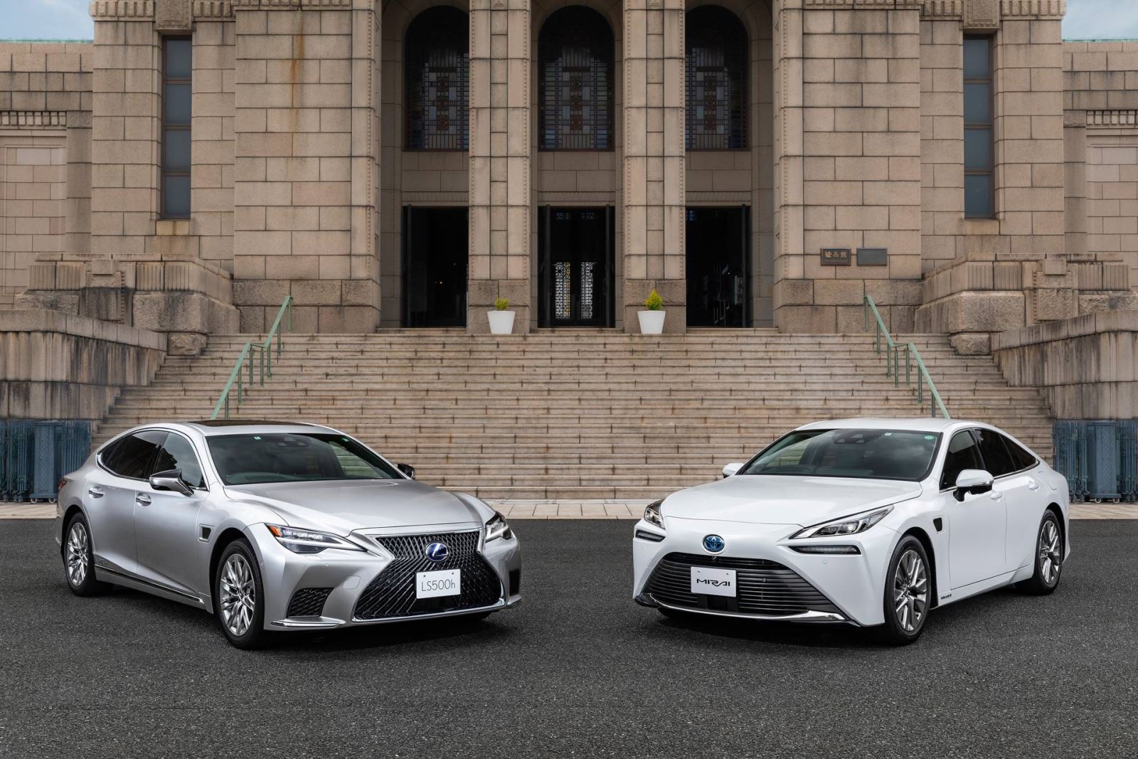 Toyota Lexus LS Mirai Self Driving Assistance