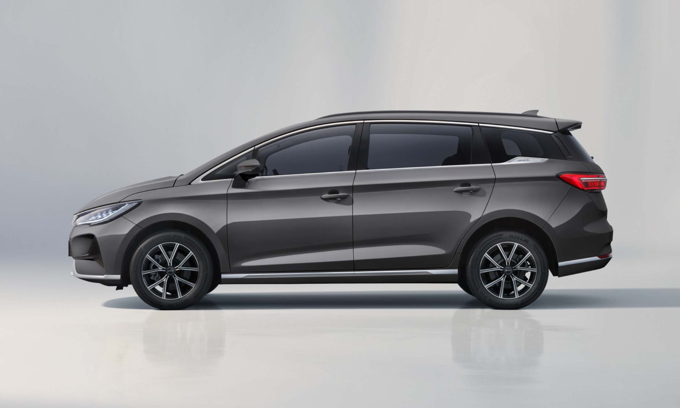 BYD M6 2