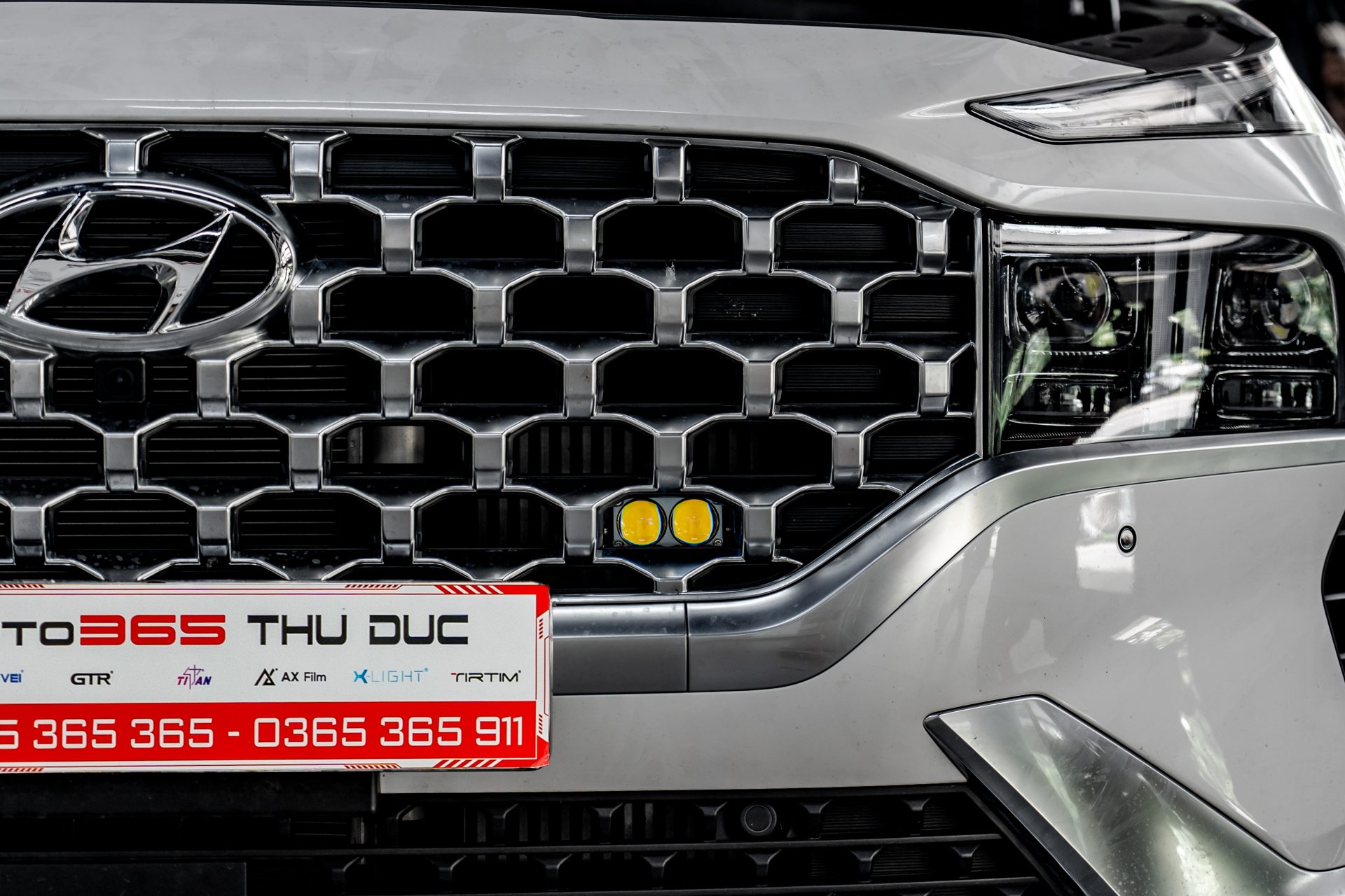 Hyundai Santafe Do Den Tro Sang Titan Moto M20 Ultra 10