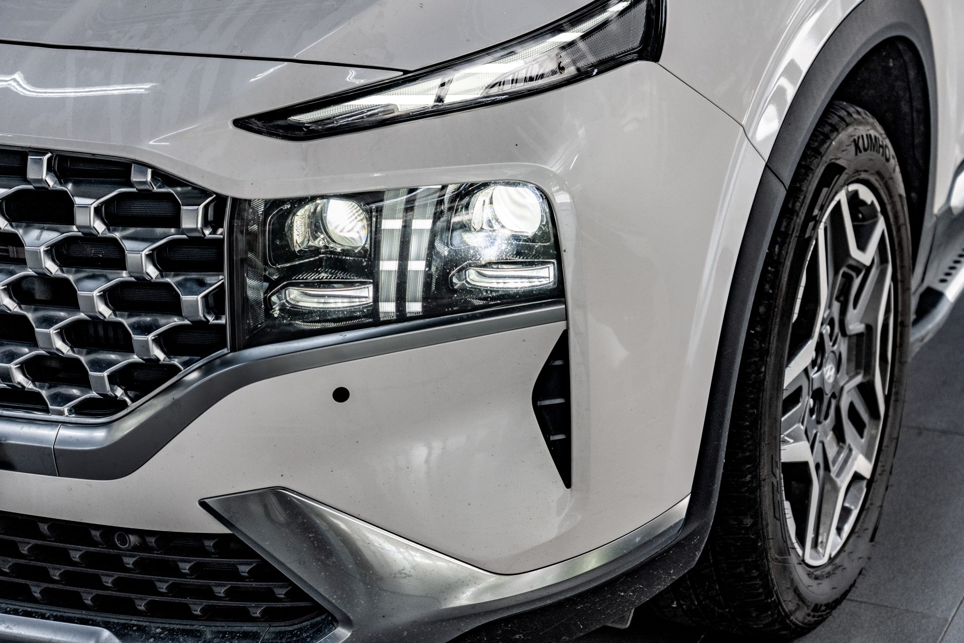 Hyundai Santafe Do Den Tro Sang Titan Moto M20 Ultra 4
