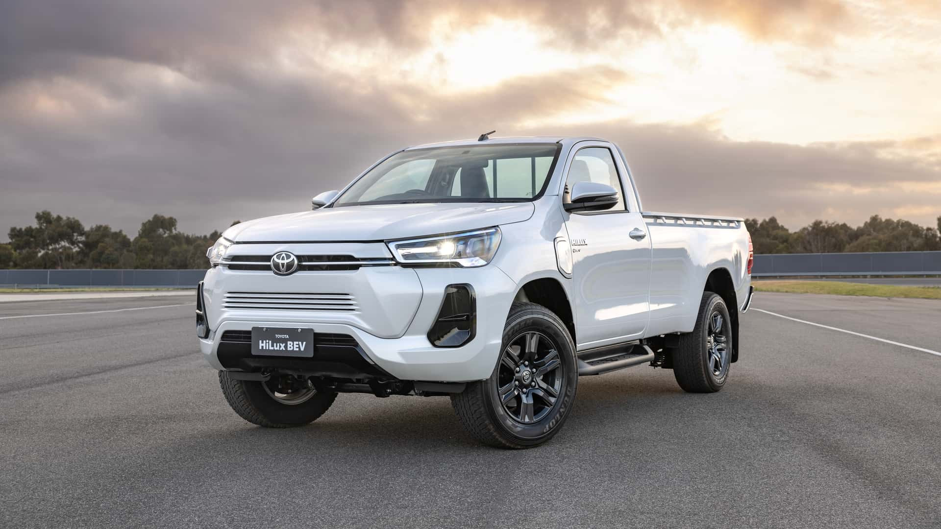 Toyota Hilux Phien Ban Chay Dien 1