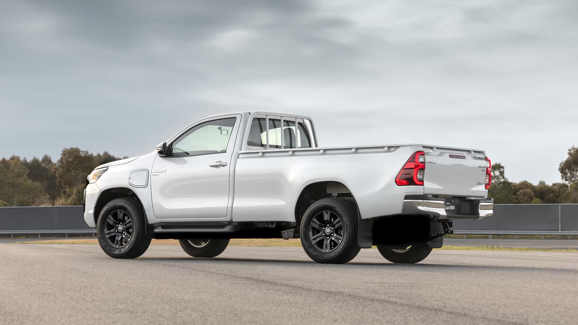 Toyota Hilux Phien Ban Chay Dien 4
