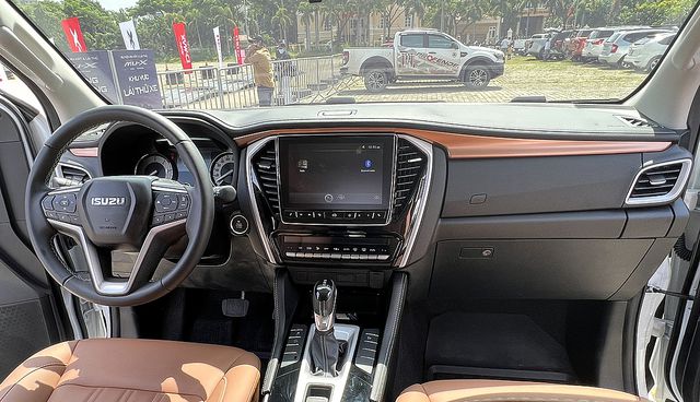 Cac Doi Xe Isuzu Mu X 8