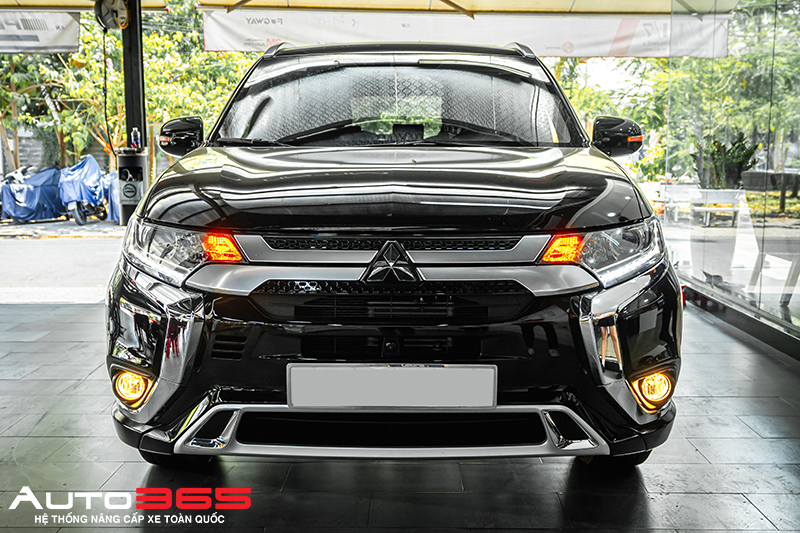 mitsubishi-outlander-do-bi-gam-va-camera-hanh-trinh-1.jpg