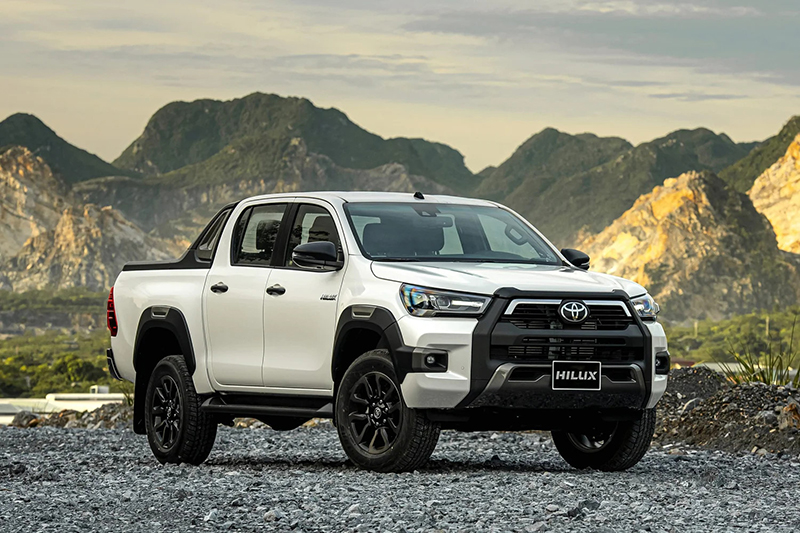 Toyota Hilux 2024 Tro Lai Viet Nam 1