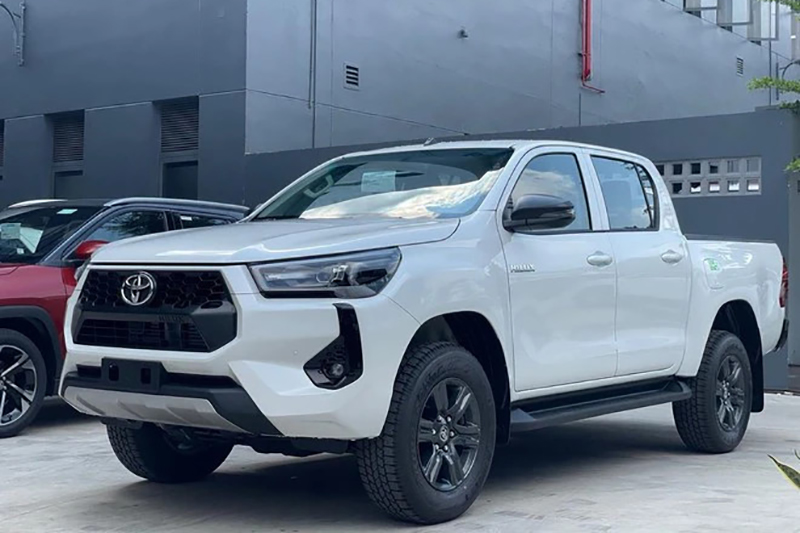 Toyota Hilux 2024 Tro Lai Viet Nam 2
