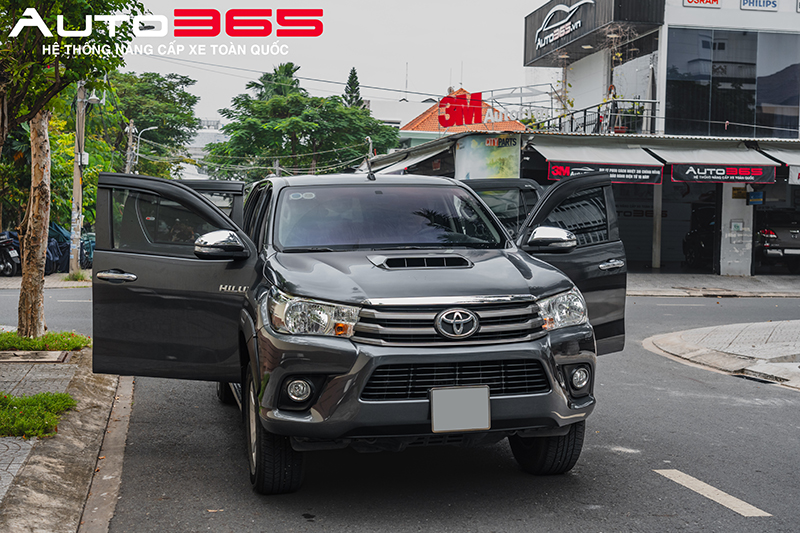 Toyota Hilux 2024 Tro Lai Viet Nam 4