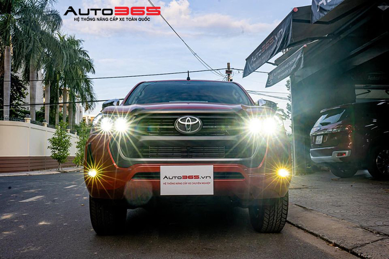 Toyota Hilux 2024 Tro Lai Viet Nam 5