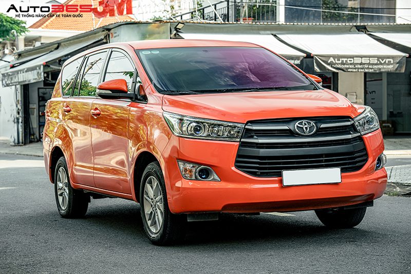 Toyota Innova Do Den Va Dan Phim Cach Nhiet 1
