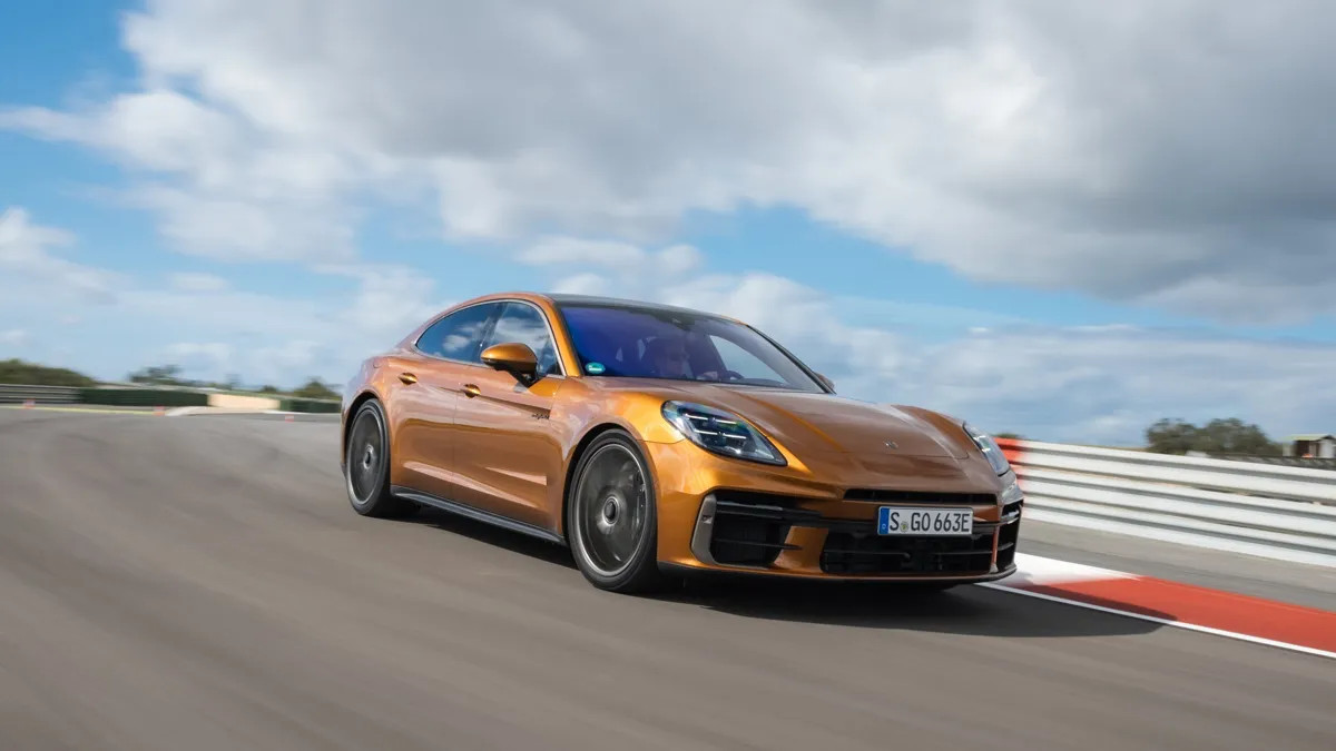 Porsche Panamera Danh Bai Tesla Model Plaid 3