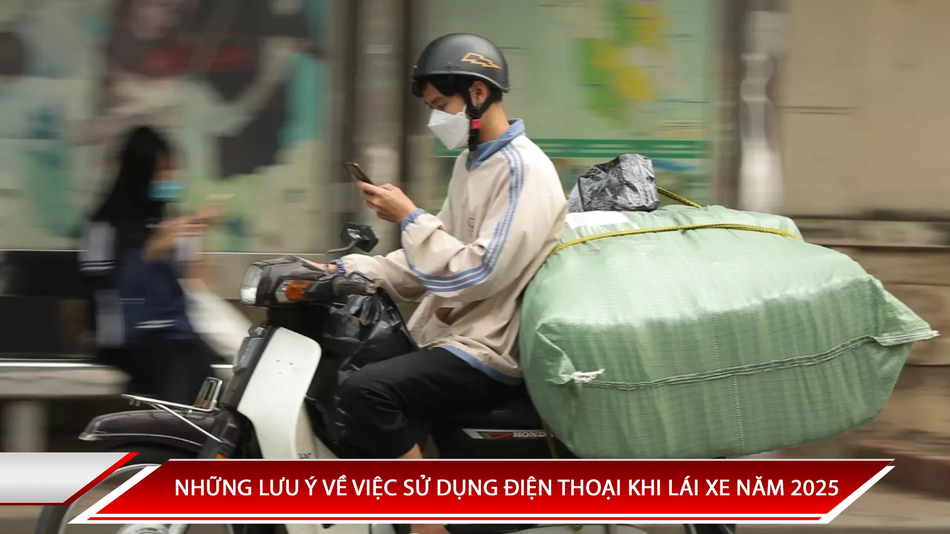 Những lưu ý về việc sử dụng điện thoại khi lái xe năm 2025