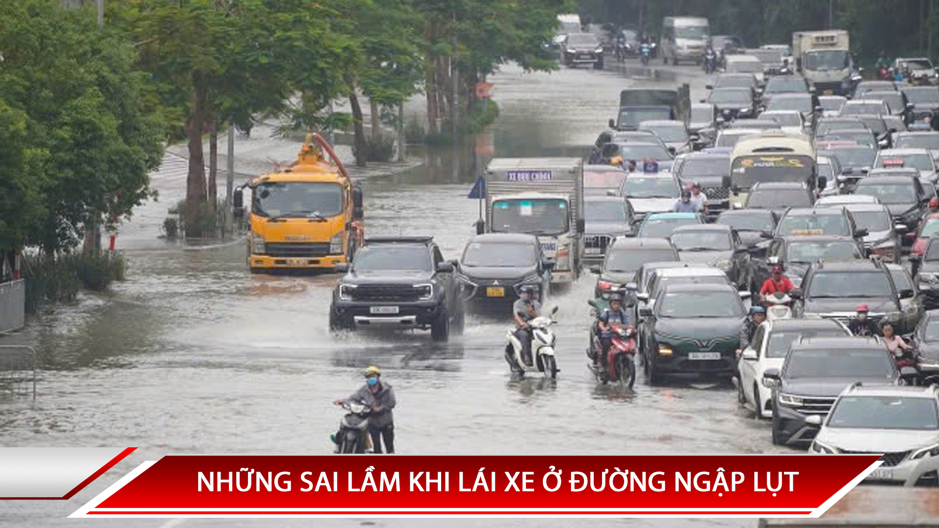NHỮNG SAI LẦM KHI LÁI XE Ở ĐƯỜNG NGẬP LỤT
