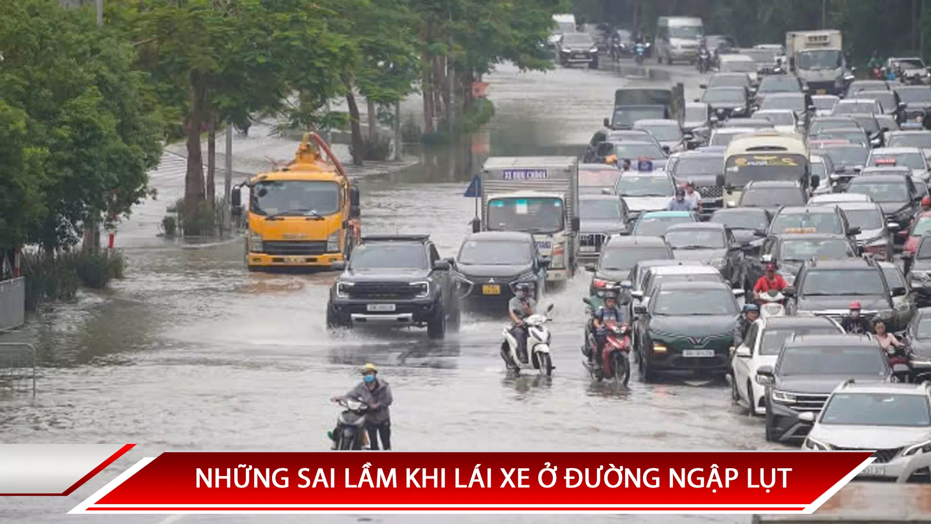 NHỮNG SAI LẦM KHI LÁI XE Ở ĐƯỜNG NGẬP LỤT
