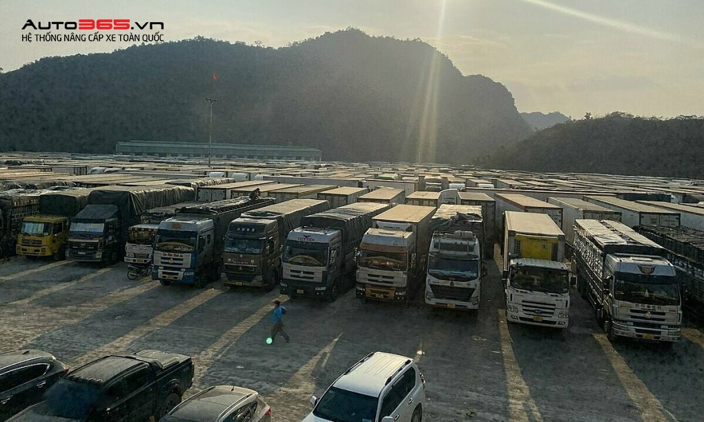 Hơn 5500 xe tải hàng chờ khơi thông tại cửa khẩu phía Bắc