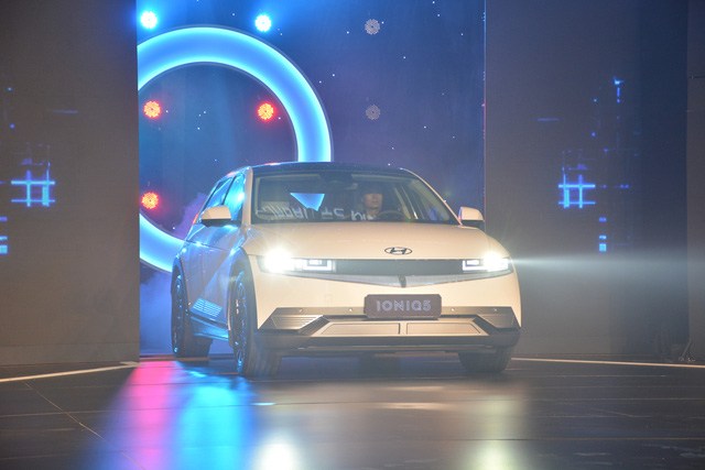 Hyundai Ioniq 5 ra mắt Việt Nam, thách thức Kia EV6 và loạt xe VinFast